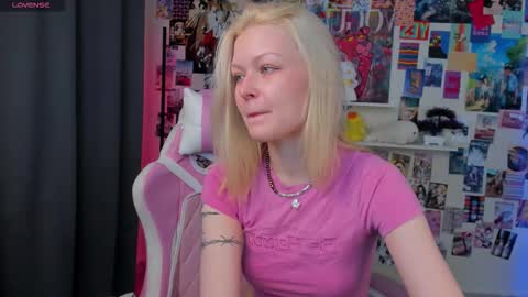 Snapshot of callista_a chatting on November 2025 11:10:01 AM Robin online show from November 2025 11:10:01 AM