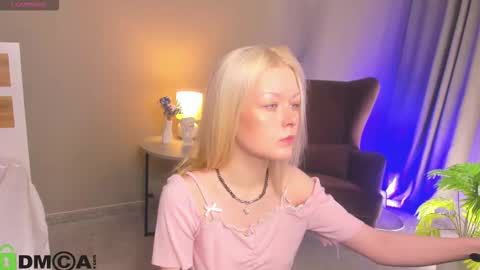 Snapshot of callista_a chatting on December 2025 03:03:01 AM Robin online show from December 2025 03:03:01 AM