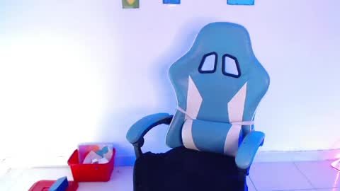 callmebluee online show from April 2026 01:06:01 AM