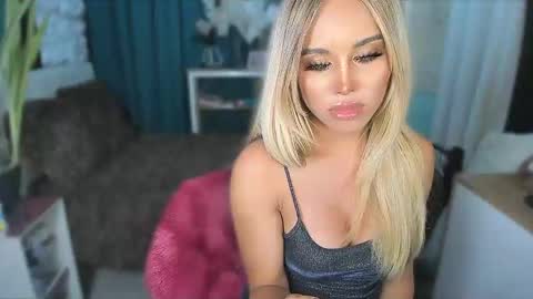 Snapshot of callmebythename_daisy chatting on June 2026 03:54:02 PM A STINGY MAN IS A SIGN OF UNWELLINGNESS. online show from June 2026 03:54:02 PM