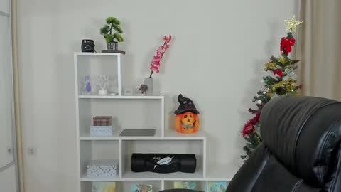 Hey I am Calvin  online show from December 2024 07:11:02 PM