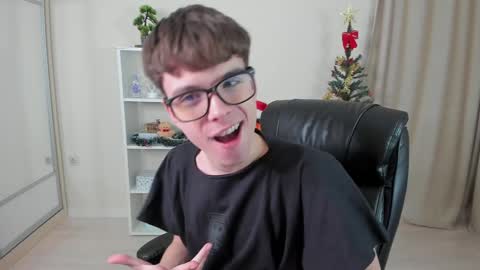 Hey I am Calvin  online show from December 2024 07:10:01 PM