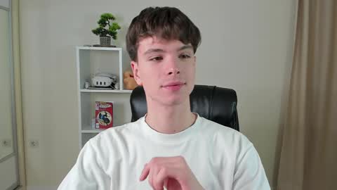 Hey I am Calvin  online show from February 2025 07:05:02 PM