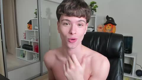 Hey I am Calvin  online show from February 2025 10:09:02 PM