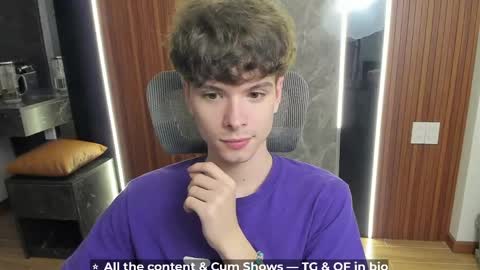 Hey I am Calvin  online show from April 2026 06:10:01 PM