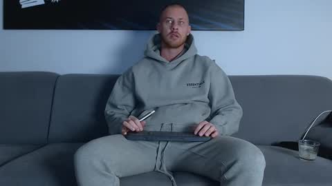 Calvin  online show from February 2025 07:19:02 PM