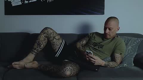 Calvin  online show from November 2025 10:42:02 PM