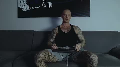 Calvin  online show from November 2025 10:54:01 PM