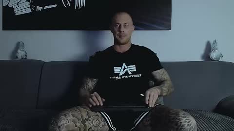 Calvin  online show from December 2025 11:00:02 PM