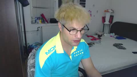 Snapshot of calvinjohnlad chatting on March 2025 01:03:02 AM Calvinjohnlad online show from March 2025 01:03:02 AM