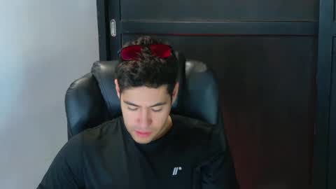 camara110 online show from October 2025 10:49:02 PM