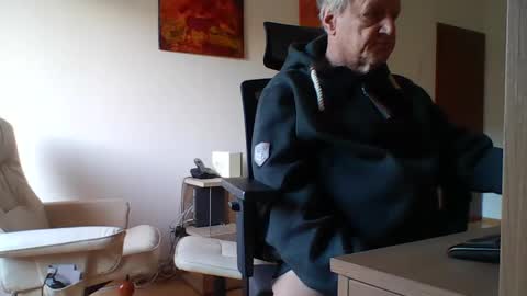 Snapshot of camcologne chatting on January 2025 11:14:01 AM camcologne online show from January 2025 11:14:01 AM