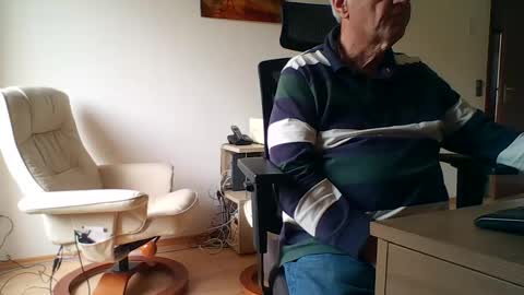 Snapshot of camcologne chatting on October 2025 08:58:02 AM camcologne online show from October 2025 08:58:02 AM