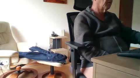 Snapshot of camcologne chatting on November 2025 10:04:01 AM camcologne online show from November 2025 10:04:01 AM