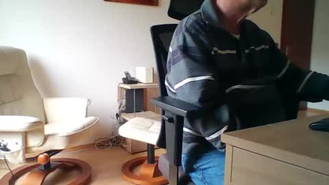 Snapshot of camcologne chatting on November 2025 10:18:01 AM camcologne online show from November 2025 10:18:01 AM