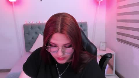 Snapshot of camiila_osorio chatting on January 2025 06:43:02 AM Camila Osorio online show from January 2025 06:43:02 AM