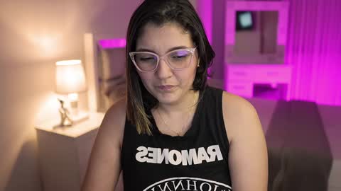 Snapshot of camila_buitrago chatting on December 2024 01:57:02 AM Camila buitrago online show from December 2024 01:57:02 AM