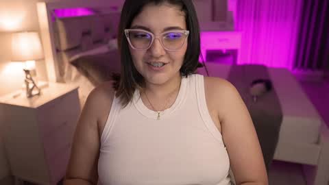 Snapshot of camila_buitrago chatting on December 2024 04:31:02 AM Camila buitrago online show from December 2024 04:31:02 AM