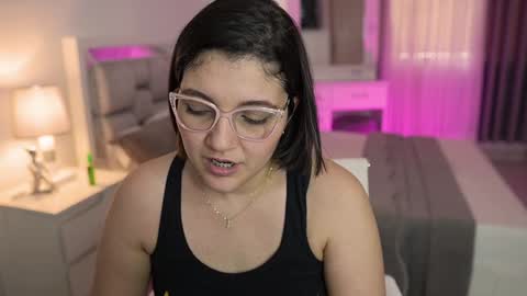 Snapshot of camila_buitrago chatting on January 2025 08:58:02 PM Camila buitrago online show from January 2025 08:58:02 PM