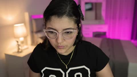 Snapshot of camila_buitrago chatting on January 2025 04:10:02 AM Camila buitrago online show from January 2025 04:10:02 AM