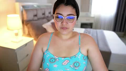 Snapshot of camila_buitrago chatting on December 2025 06:01:02 PM Camila buitrago online show from December 2025 06:01:02 PM