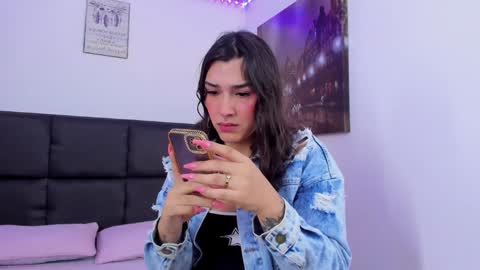 Snapshot of camila_coxx chatting on December 2024 04:52:01 AM  s online show from December 2024 04:52:01 AM