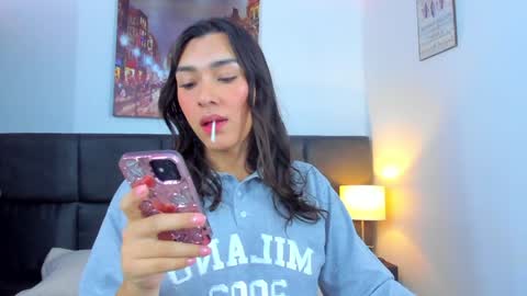 Snapshot of camila_coxx chatting on January 2025 07:22:01 AM  s online show from January 2025 07:22:01 AM