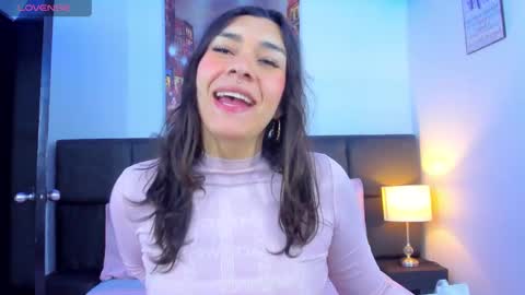 Snapshot of camila_coxx chatting on February 2025 04:37:01 AM  s online show from February 2025 04:37:01 AM