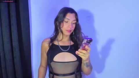 Snapshot of camila_coxx chatting on February 2025 05:00:01 AM  s online show from February 2025 05:00:01 AM