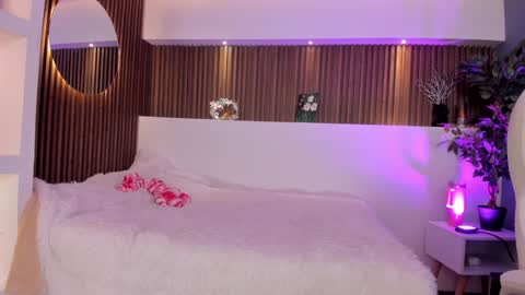 Camila online show from December 2024 12:30:01 AM