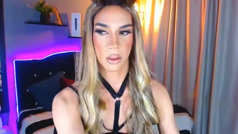 Snapshot of camila_hoottie chatting on December 2024 03:22:02 AM Camila online show from December 2024 03:22:02 AM