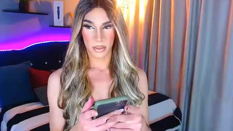 Snapshot of camila_hoottie chatting on January 2025 02:43:02 AM Camila online show from January 2025 02:43:02 AM