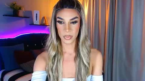 Snapshot of camila_hoottie chatting on January 2025 03:37:01 AM Camila online show from January 2025 03:37:01 AM