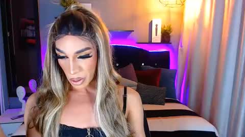 Snapshot of camila_hoottie chatting on January 2025 05:02:02 AM Camila online show from January 2025 05:02:02 AM