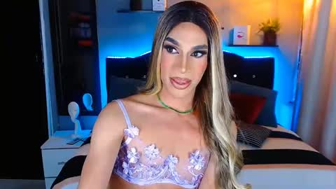 Snapshot of camila_hoottie chatting on January 2025 04:16:02 AM Camila online show from January 2025 04:16:02 AM