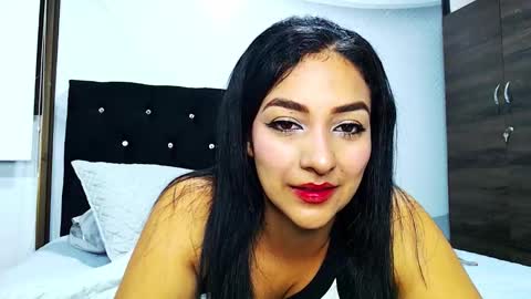 Camila online show from November 2025 02:00:01 AM