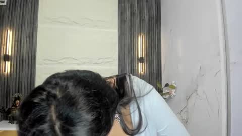 Camila  online show from October 2025 12:09:02 PM