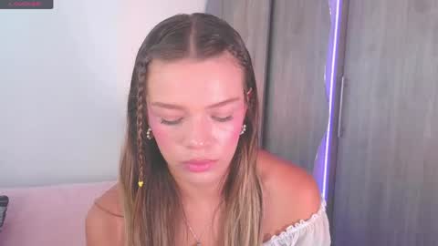 Snapshot of camilamonroee chatting on April 2026 02:24:01 PM Camila Monroee online show from April 2026 02:24:01 PM