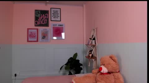 Camila  online show from November 2025 12:26:01 PM