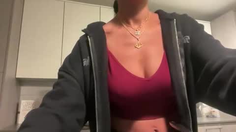 Snapshot of camiliakxoxo chatting on April 2026 02:36:01 AM camiliakxoxo online show from April 2026 02:36:01 AM