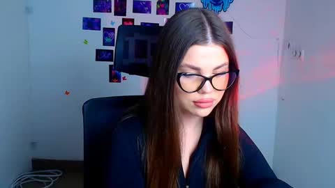 Snapshot of camilla_xo_ chatting on November 2025 12:19:02 PM Camilla online show from November 2025 12:19:02 PM