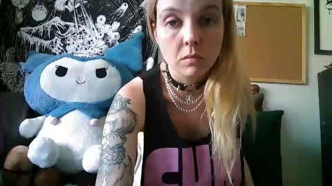 Snapshot of camille_deville chatting on January 2025 03:29:01 AM Camille Deville online show from January 2025 03:29:01 AM