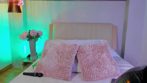 Snapshot of camille_lynn chatting on September 2025 01:31:02 AM Camille Lynn online show from September 2025 01:31:02 AM