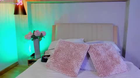 Snapshot of camille_lynn chatting on September 2025 01:43:01 AM Camille Lynn online show from September 2025 01:43:01 AM