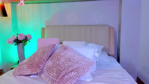 Snapshot of camille_lynn chatting on October 2025 01:16:02 AM Camille Lynn online show from October 2025 01:16:02 AM