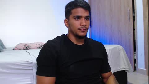 camilo_contre21 online show from November 2025 08:31:01 PM