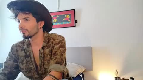 Snapshot of camilosaennz chatting on November 2025 09:19:01 PM camilo online show from November 2025 09:19:01 PM