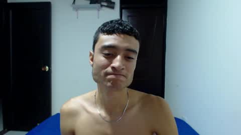 Snapshot of camiloyw2 chatting on April 2026 04:02:02 AM CAMILO online show from April 2026 04:02:02 AM