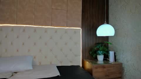 Camila online show from December 2025 07:41:01 PM