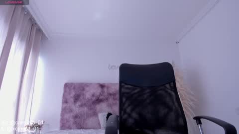 Laura Camila online show from January 2025 05:31:01 PM